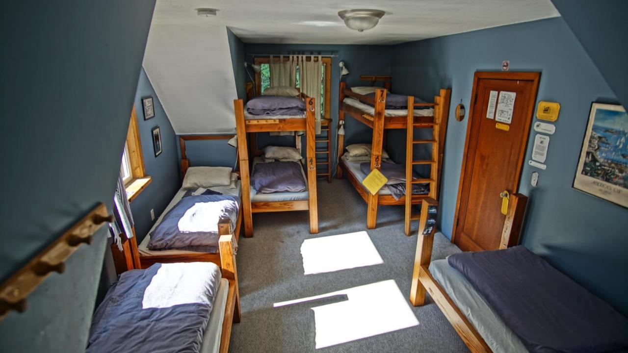Up The Creek Backpacker'S Lodge Roberts Creek Buitenkant foto