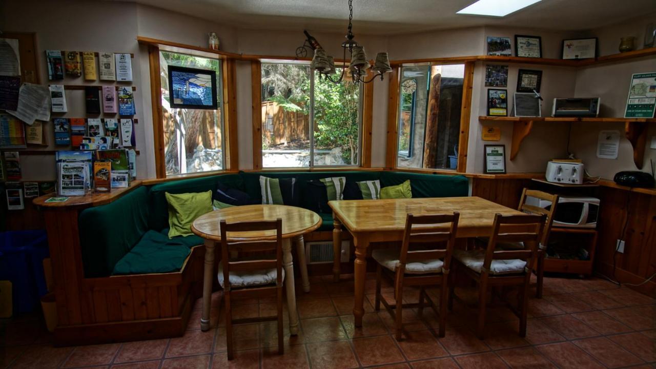 Up The Creek Backpacker'S Lodge Roberts Creek Buitenkant foto